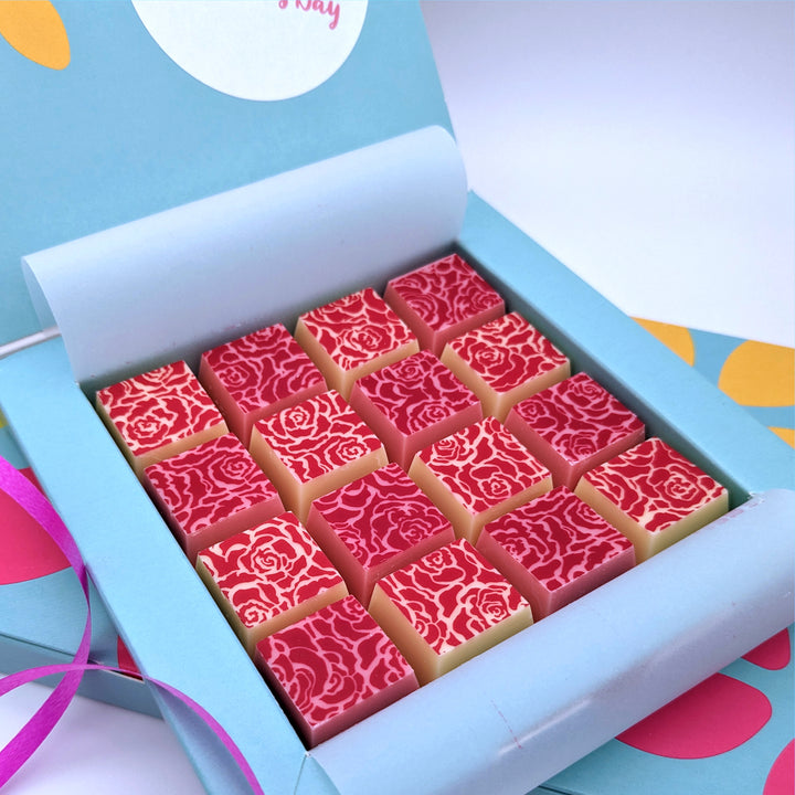 White & Strawberry Chocolate Rose Box