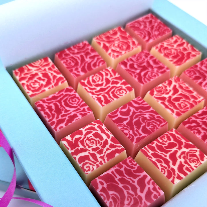 White & Strawberry Chocolate Rose Box