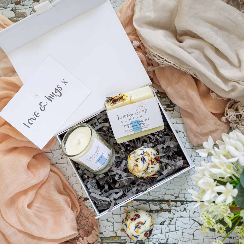 Love & Hugs Pamper Box - Personalised Pamper Gift - Hug in a Box Bath Gift - Relaxing Bath Set
