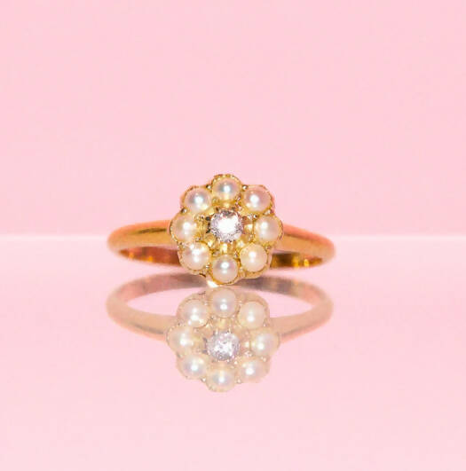 18CT GOLD RING SET WITH PEARLS AND A DIAMOND