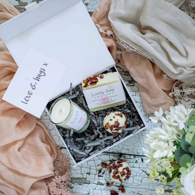 Love & Hugs Pamper Box - Personalised Pamper Gift - Hug in a Box Bath Gift - Relaxing Bath Set
