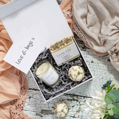 Love & Hugs Pamper Box - Personalised Pamper Gift - Hug in a Box Bath Gift - Relaxing Bath Set