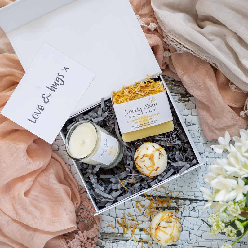 Love & Hugs Pamper Box - Personalised Pamper Gift - Hug in a Box Bath Gift - Relaxing Bath Set